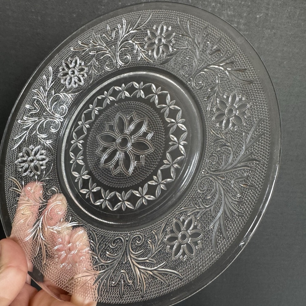 Vintage Sandwich Indiana Glass Plates Set of 8 Stunning Plates - READ